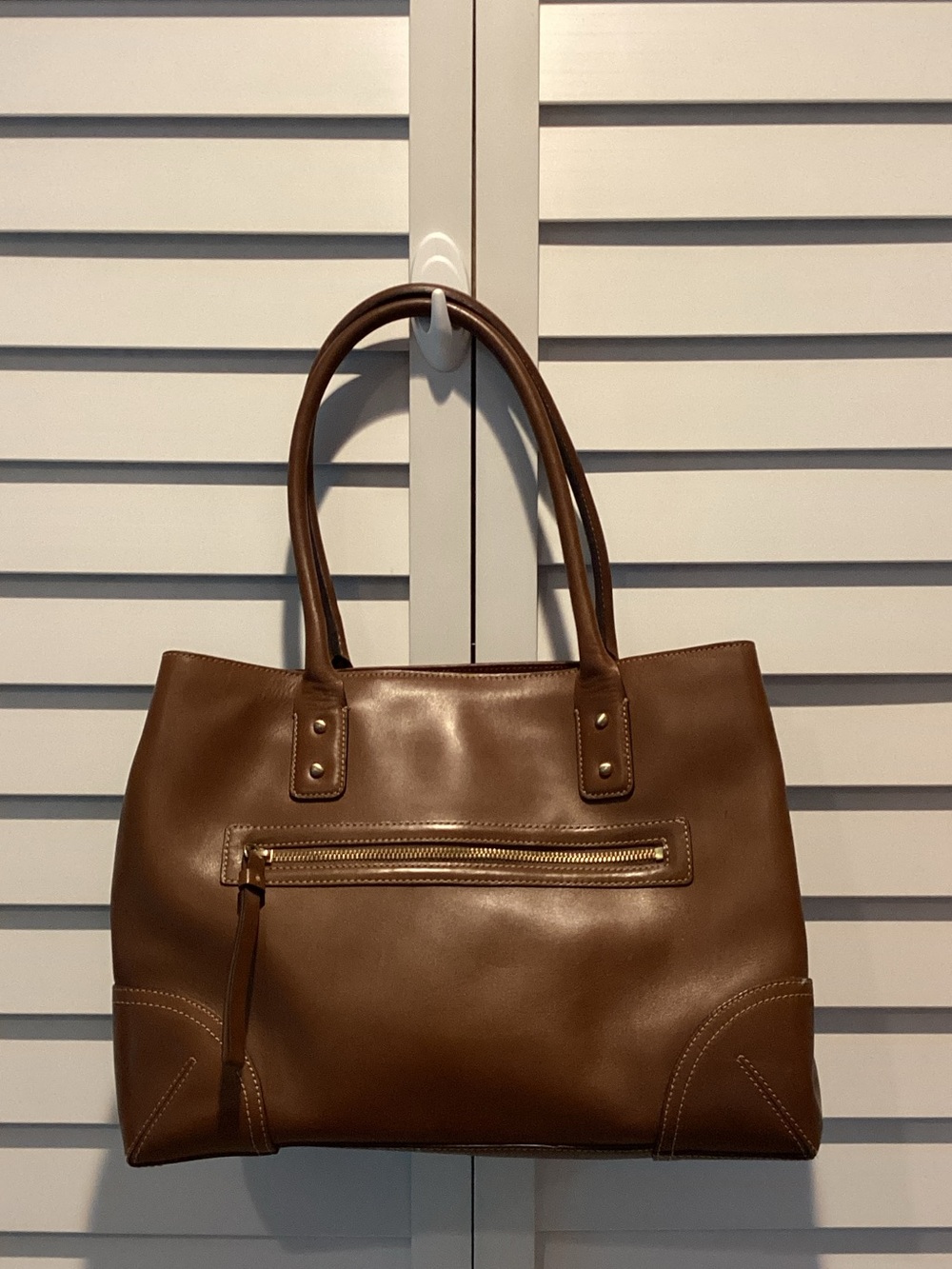 Ann Taylor Pre Owned Brown Leather Tote with Front Zip Pocket with gold hardware